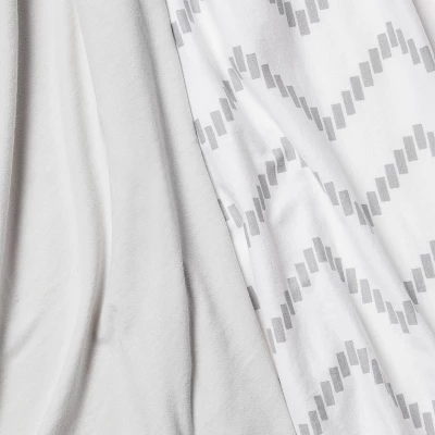 Jersey Bassinet Sheet - Cloud Island™ Gray Chevron And Solid Gray - 2pk 5 Jersey Bassinet Sheet - Cloud Island™ Gray Chevron And Solid Gray - 2pk - Image 3