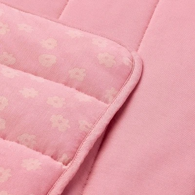 Rayon From Bamboo Jersey Quilted Blanket - Ditsy Floral - Pink - Cloud Island™ 4 Rayon From Bamboo Jersey Quilted Blanket - Ditsy Floral - Pink - Cloud Island™ - Image 2